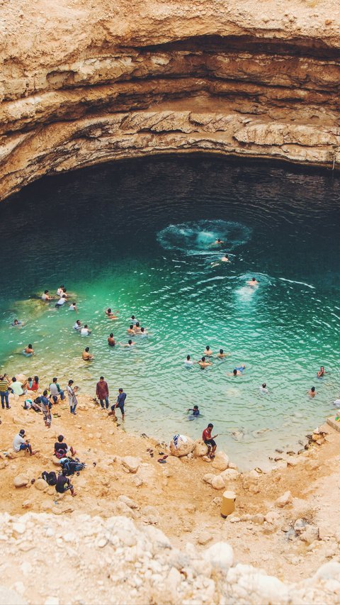 Apa Itu Sinkhole? Ketahui Faktor Penyebab dan Cara Mencegahnya