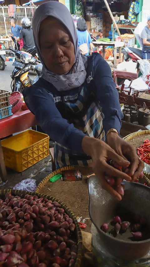 Untung Rugi Indonesia Alami Deflasi 4 Bulan Berturut-turut