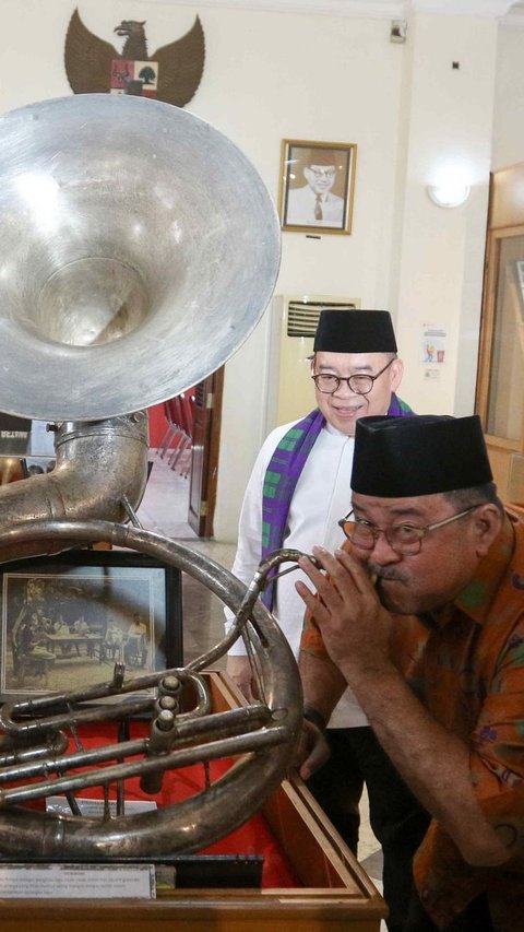 FOTO: Senyum Semringah Pramono Anung hingga Pose Rano Karno Meniup Tanjidor saat Diajak Foke Keliling Museum MH Thamrin