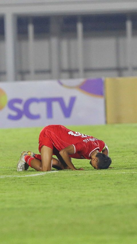 FOTO: Sujud Syukur Pemain Timnas Indonesia Lolos ke Piala Asia U-20 2025 usai Tahan Imbang Yaman