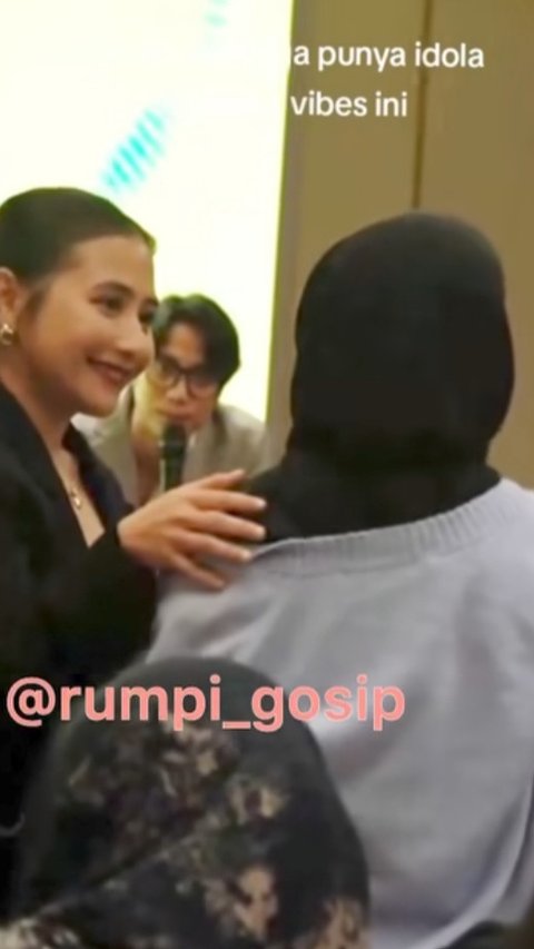 Penggemar Nangis Sesegukan di Hadapannya, Sikap Prilly Latuconsina Ramai Jadi Perbincangan