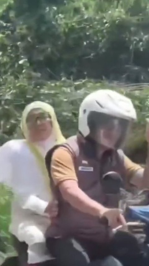 Anggota DPRD Ini Tempuh Perjalanan Jauh Naik Motor Sambil Bonceng Sang Ibu demi Saksikan Pelantikannya