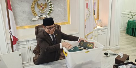 Jelang Lengser, Cak Imin Kemasi Barang di Ruang Pimpinan DPR