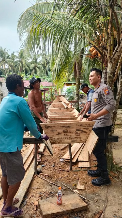 Ini Pesan Polisi Saat Blusukan ke Kampung Nelayan di Pelalawan