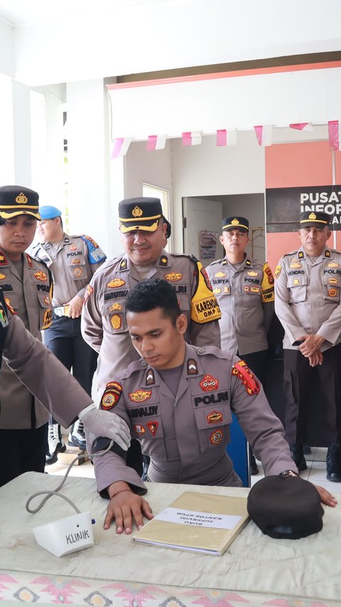 Para Personel Polri yang Tugas di Kantor KPU dan Bawaslu Kampar Dicek Kesehatan