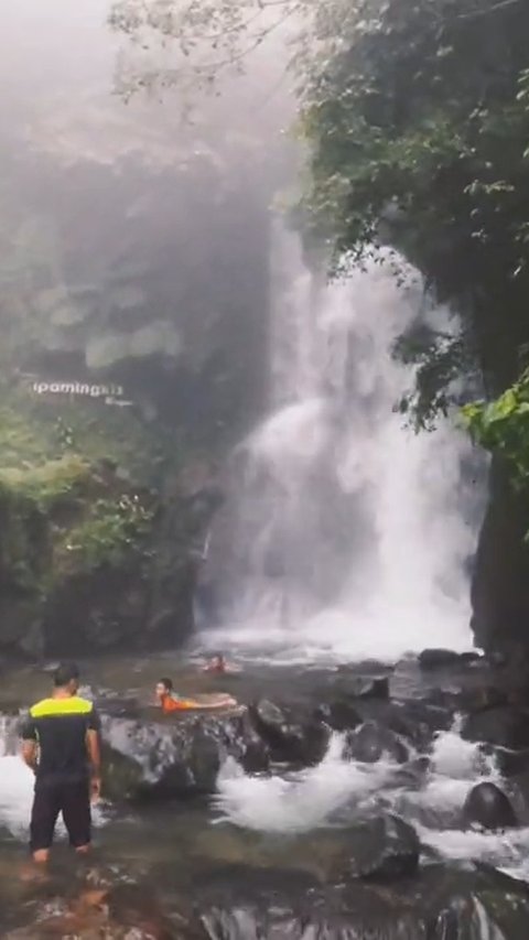 Healing di Curug Cipamingkis yang Eksotis, Datang ke Sini Dipercaya Bikin Hubungan Langgeng