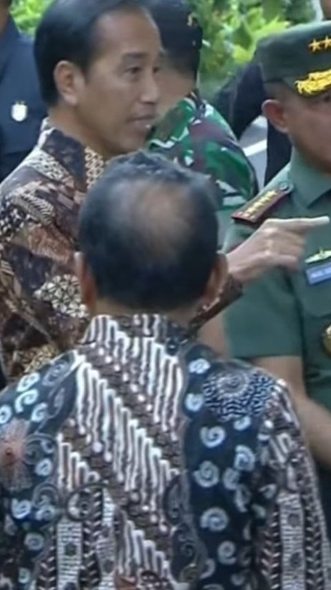 Pakai Innova Zenix, Jokowi Tiba di GBK Hadiri Misa Akbar Paus Fransiskus