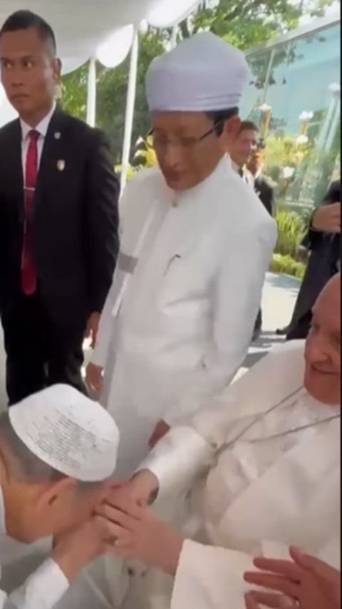 Jusuf Hamka Ungkap Momen Bersalaman dengan Paus Fransiskus: Tangannya Lembut, Orangnya Bijak