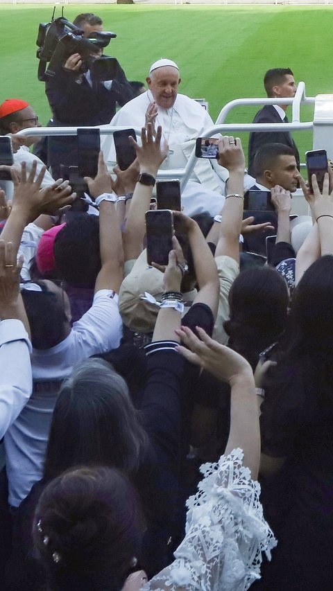 Keramahan dan Kesederhanaan Paus Fransiskus Meninggalkan Kesan Mendalam Bagi Warga Jakarta