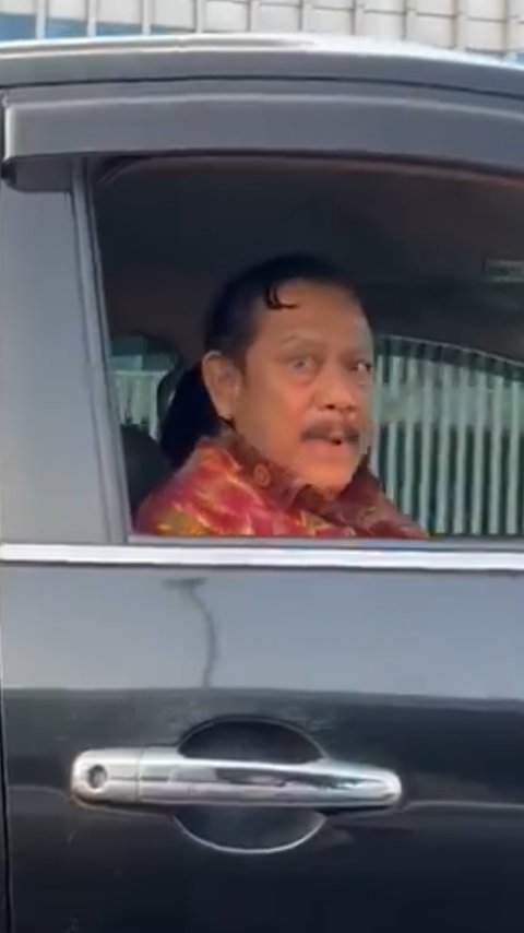 Viral Pengemudi Pajero Diduga Stafsus BIN Pamer Pistol Saat Cekcok dengan Warga