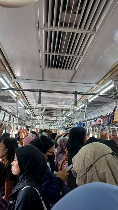 Impor Rangkaian Gerbong KRL Asal China Bakal Sampai Tahun Depan