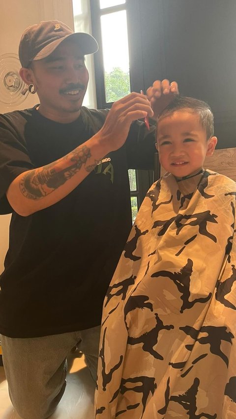 6 Foto Rayyanza dengan Gaya Rambut Baru, Lucu Banget dan Tambah Ganteng