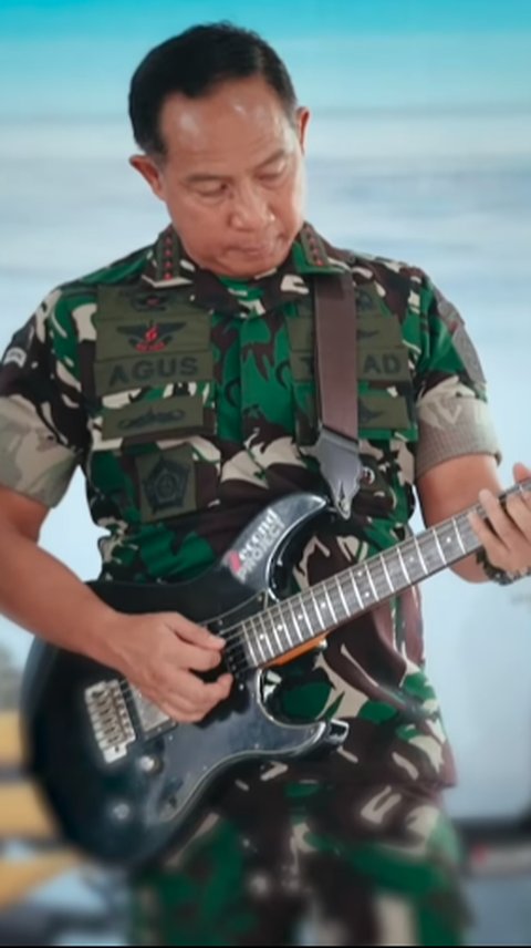 Cadas Panglima TNI Main Gitar Iringi Kasad, Kasau & Kasal, Tentara Wanita Amerika Ikut Nyanyi