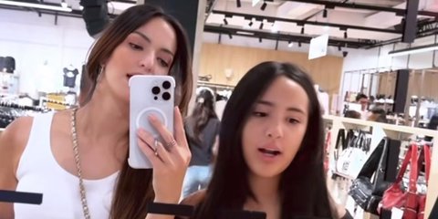 Potret Seru Nia Ramadhani Ngemal Bareng Mikhayla, Capek Ngobrol Bahasa Inggris Hingga Tegur Sang Putri yang Berteriak