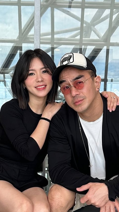 Jarang Tersorot, Potret Joe Taslim Bareng Istri Cantiknya Julia yang Sudah 20 Tahun Menikah - Selalu Mesra