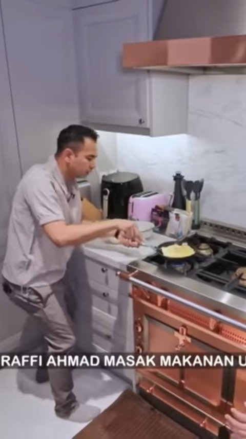 Potret Raffi Ahmad Masak Sendiri Sarapan Untuk Rayyanza, Bingung Cara Nyalakan Kompor Rp2 M yang Dibeli Nagita Slavina