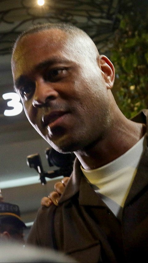 Foto: Momen Patrick Kluivert Tiba di Jakarta, Disambut Suporter Timnas