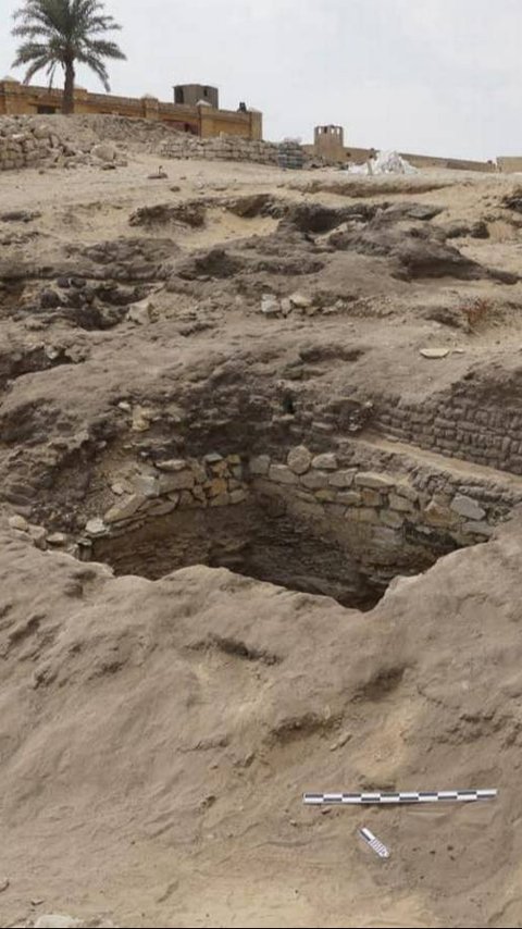 Di Bawah Gurun Pasir Mesir, Arkeolog Temukan Sumur Kuno yang Ternyata Pintu Gerbang ke Sebuah Makam Terlupakan