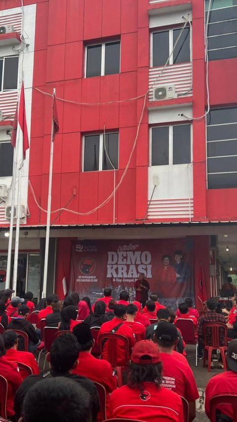 Setia pada Megawati, Kader PDIP Tangsel Lakukan Cap Jempol Darah