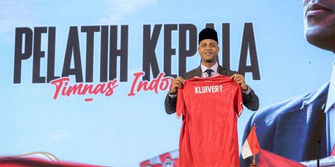 VIDEO: Kluivert Muncul Pakai Jersey Timnas, Bangga Suporter Fanatik Beri Dukungan