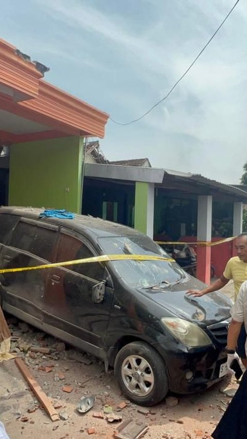 Dua Orang Tewas dalam Ledakan Rumah Polisi di Mojokerto, Tim Labfor hingga Inafis Selidiki Penyebabnya