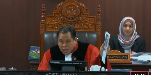 VIDEO: Foto Komjen Fadil Dimunculkan Hakim MK saat Sidang Gugatan Pilkada Takalar