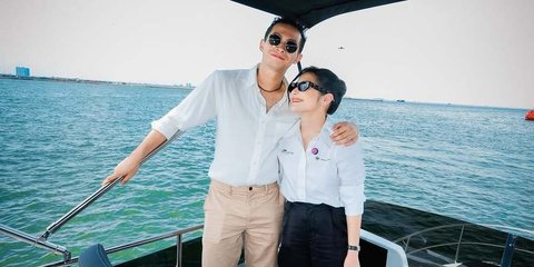 Dari Hobi Jadi Cuan, Potret Prilly Latuconsina di Grand Launching Yatch - Sudah Terang-terangan Gandeng Omara Esteghlal