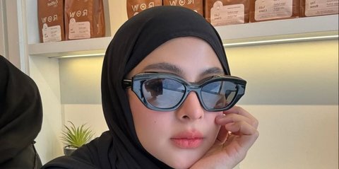 7 Potret Cantik Thya Sethya Pakai Hijab Usai Tinggalkan MMA, Semoat Tampil Bercadar saat Umrah