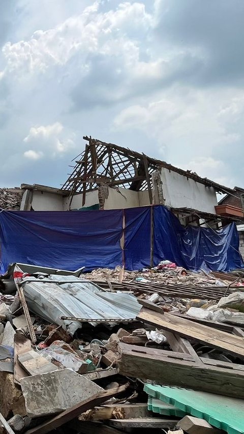 Tim Labfor Temukan Selongsong Kembang Api di Lokasi Ledakan Rumah Polisi Mojokerto