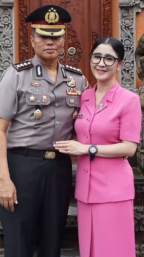 Pesona Uut Permatasari Pakai Seragam Ibu Bhayangkari, Happy Banget Temani Suami Naik Pangkat Jadi Kombes