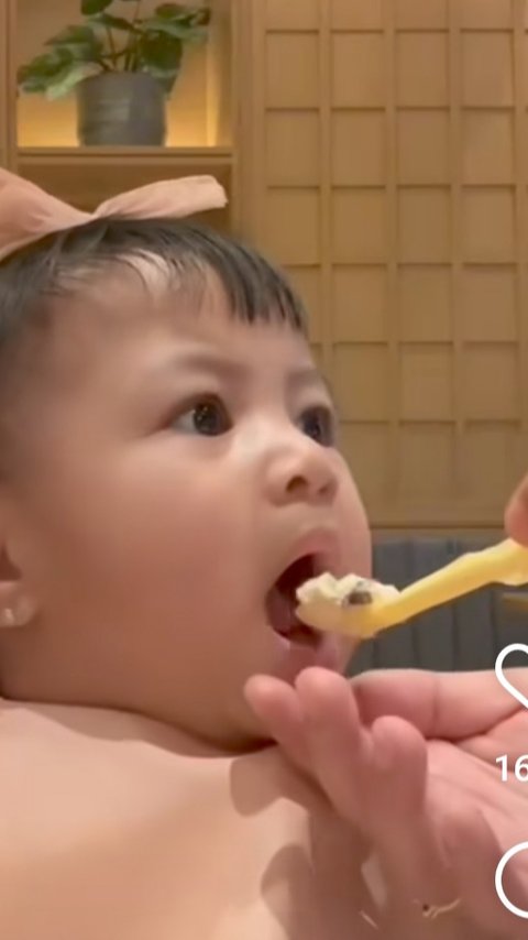 Potret Seru Mukbang ala Baby Lily Anak Raffi Ahmad & Nagita Slavina Makan Lahap Banget, Netizen Ngaku Ikut Kenyang