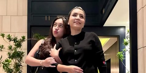 Dekat Bak Bestie, Potret Mayangsari Bareng Putri Cantiknya Khirani - Hangout Bareng Sampai Ziarah ke Makam Soeharto