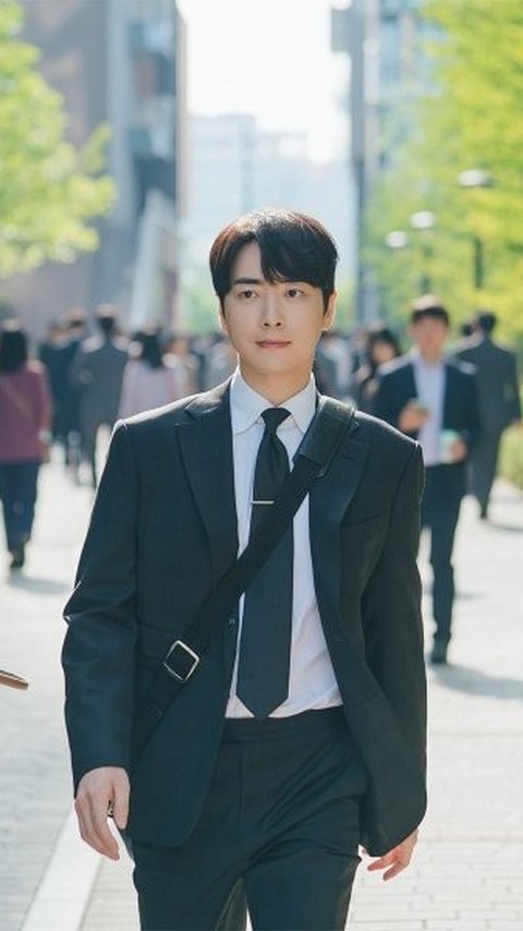 Mengenal Lebih Dekat Lee Jun Hyuk yang Naik Daun Berkat Perannya yang Ciamik di Drama Love Scout