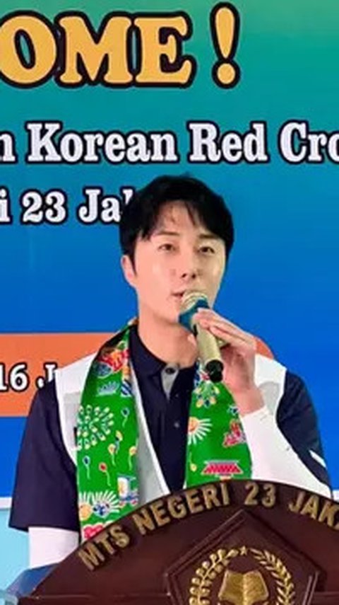 Pesona Aktor Jung Il Woo Pakai Cukin Betawi saat Jadi Relawan Palang Merah di Jakarta, Makin Ganteng dan Bikin Heboh