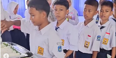 Pembagian Makan Bergizi Gratis di SMPN 7 Majalengka Model Prasmanan Tanpa Kotak Kemasan, Ternyata Ini Alasan Pj Bupati