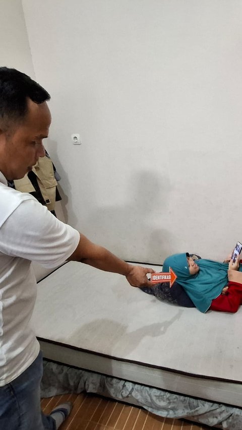 Remaja Perempuan di Koja Jakut Diduga Terkena Peluru Nyasar Saat Asyik Main HP Dalam Rumah