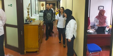 Momen Wamen Cantik di Kabinet Prabowo Ini Sidak Absensi Anak Buah Usai Libur Natal dan Tahun Baru