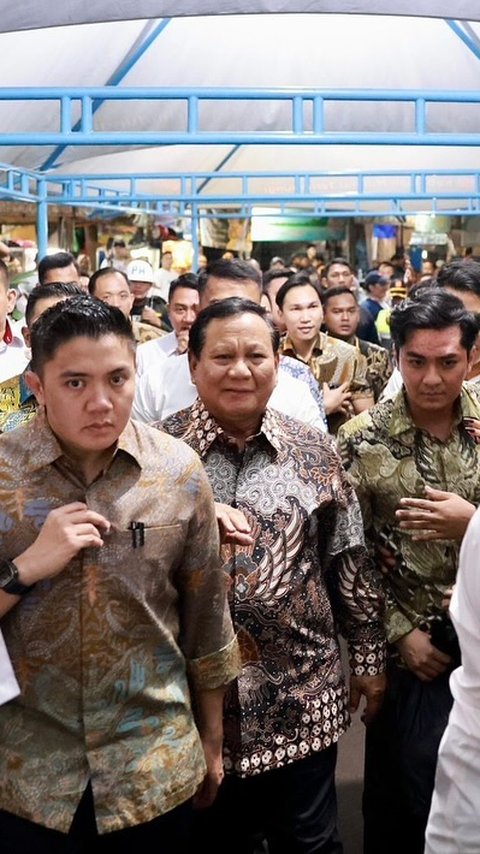 VIDEO: Gaya Sangar Teddy Langsung Bersuara Lembut ke Lansia Ingin Foto Bareng Prabowo