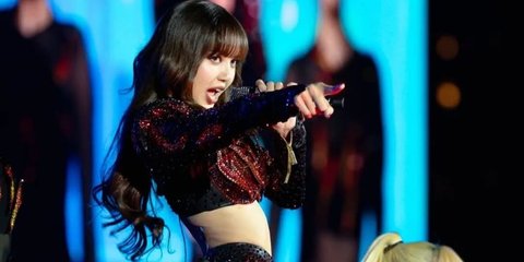 Penampilan Memukau Lisa BLACKPINK Buka Tahun Baru di Thailand, Lalu Perkenalkan Sang Pacar ke Keluarga