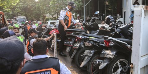 Viral Parkir Liar di Trotoar Jaksel, Pj Gubernur Jakarta Beri Perintah untuk Tindak!