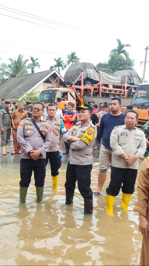 Banjir Akibat Curah Hujan Tinggi, Jalinsum-Jambi Lumpuh Total Macet 30 KM