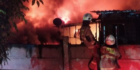Ribuan Warga Dievakuasi Akibat Kebakaran di Kemayoran Gempol, Pengungsi Butuh Air hingga Makanan