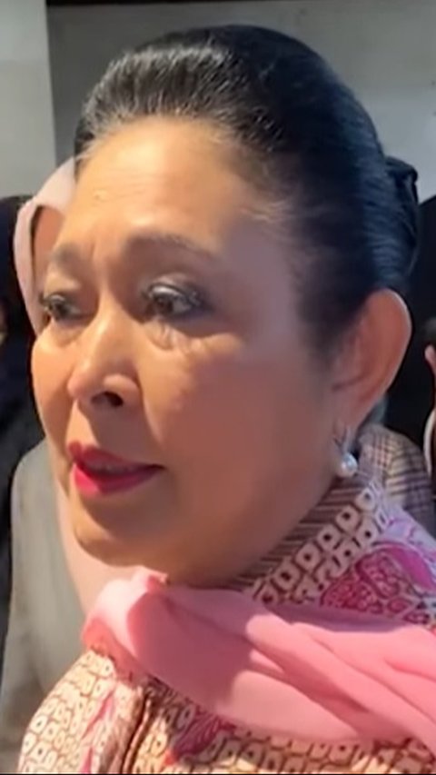 VIDEO: Cantik Berselendang Merah Muda Titiek 'Berbunga-bunga' Nilai 100 Hari Kinerja Prabowo