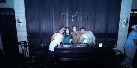 Tak Cuma Humoris, Wendy Cagur Berikan Kejutan Romantis di Momen Ulang Tahun Sang Istri Ayu Natasha