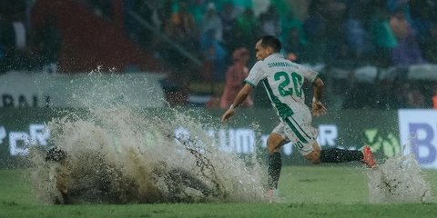 Momen Penyerang PSS Sleman Bahagia Main Bola di Lapangan Banjir, Sebut Mirip dengan Liga Maghrib