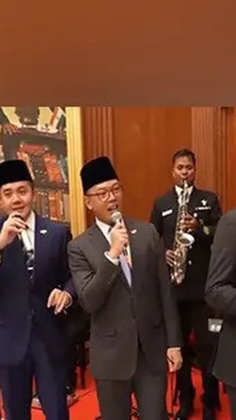 VIDEO Menlu Sugiono dan Mayor Teddy Nyanyi Lagu 