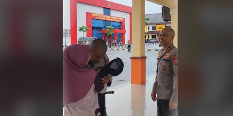 Sama-Sama Tugas di Polda, Ibu Petugas Kebersihan Anaknya Anggota Polisi Sampai Didatangi Jenderal Polri