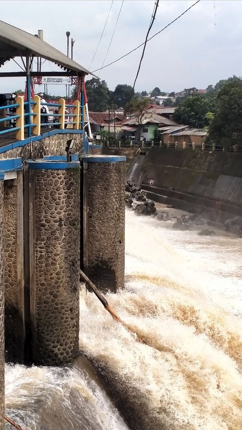 Warga Jakarta Diminta Waspada, Limpahan Air dari Bendungan Katulampa Diprediksi sampai Pintu Manggarai dalam Enam Jam