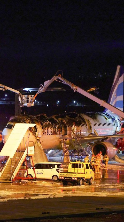 FOTO: Horornya Kebakaran Pesawat Air Busan di Korea Selatan, Seluruh Awak dan Penumpang Berhasil Diselamatkan