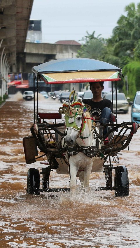 Pos Pantau Depok Siaga 3, Warga di Lintasan Sungai Ciliwung Waspadai Potensi Banjir